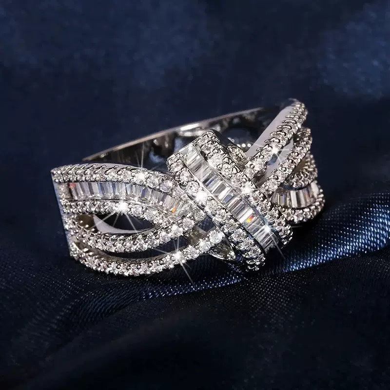 💍💎Efektowny pierścionek z błyszczącą kokardą