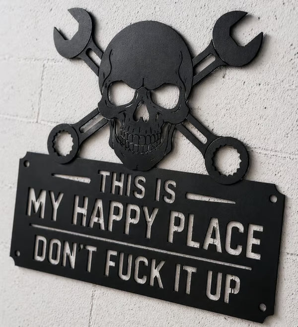 💀🛠️ „To moje szczęśliwe miejsce” — Metalowa dekoracja ścienna 🔥