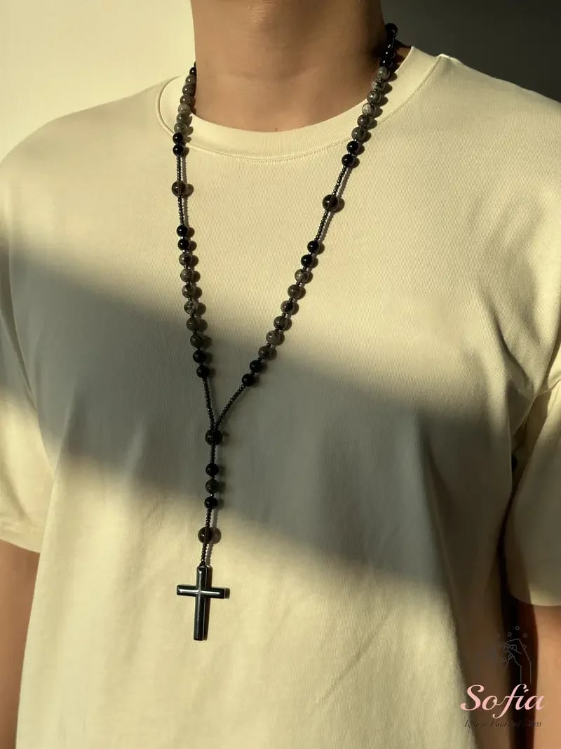 📿💫 Naszyjnik-różaniec z uzdrawiającym kryształem Yooperlite (Fire Stone) | Wisiorek ochronny reagujący na światło UV
