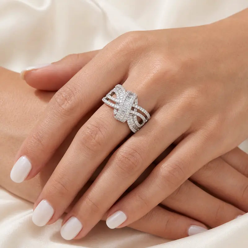 💍💎Efektowny pierścionek z błyszczącą kokardą