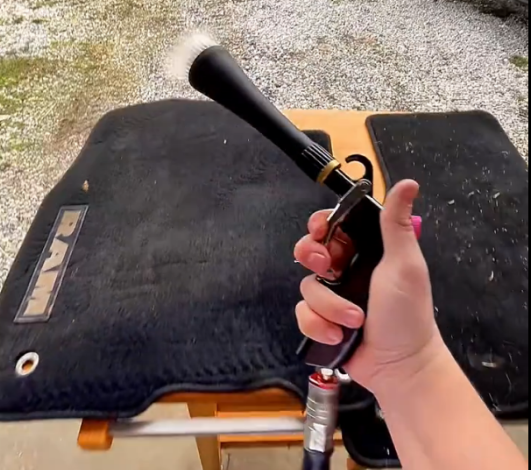 Pistolet czyszczący Tornado – dmuchawa powietrzna 2 w 1 z szczotką